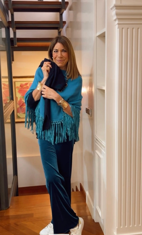 PONCHO CON FRANGE SCAMOSCIATE BLU PAVONE | 100% CASHMERE