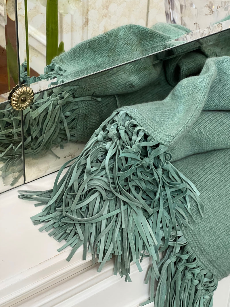 PONCHO CON FRANGE VERDE | 100% CASHMERE