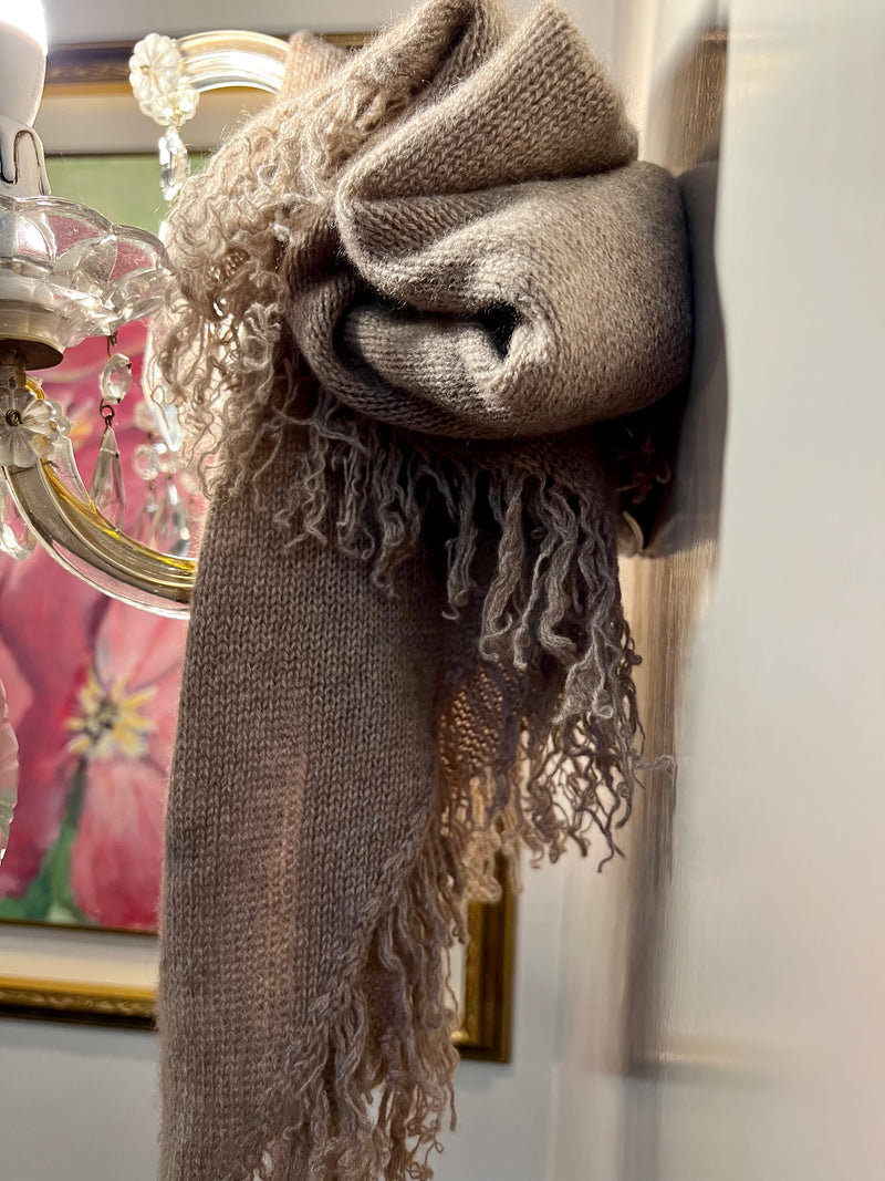 Lo scialle GRUNGE frange frisè BROWN | 100% CASHMERE 🖤