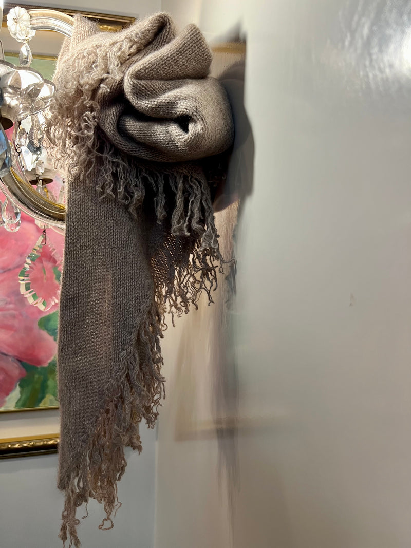 Lo scialle GRUNGE frange frisè BROWN | 100% CASHMERE 🖤