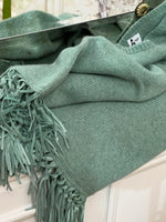 PONCHO CON FRANGE VERDE | 100% CASHMERE