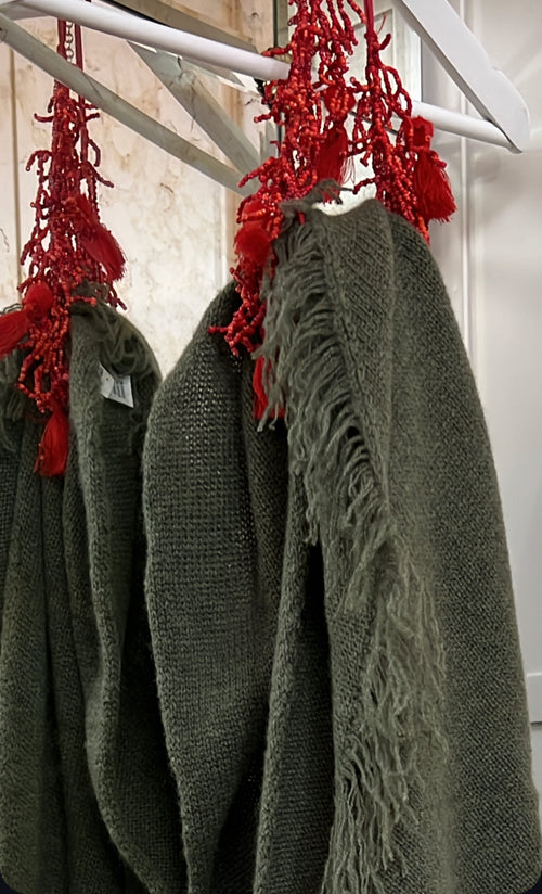 Lo scialle GRUNGE frange frisè MILITARE | 100% CASHMERE