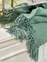 PONCHO CON FRANGE VERDE | 100% CASHMERE PRE ORDINE