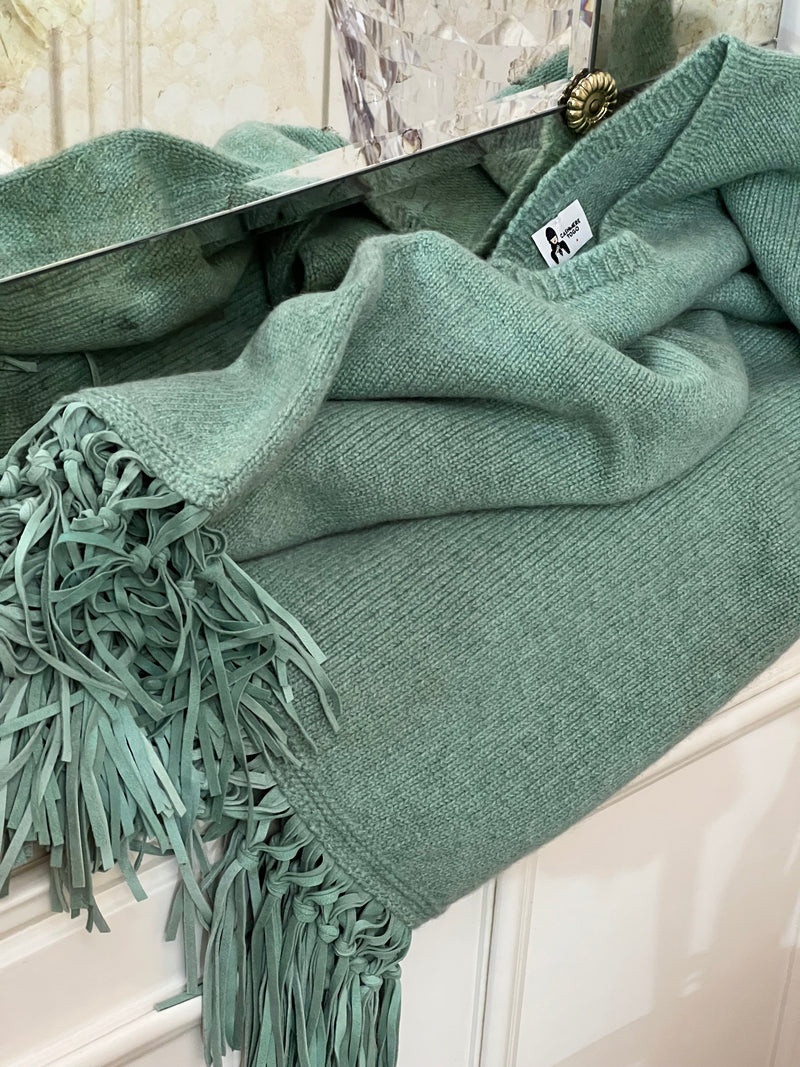 PONCHO CON FRANGE VERDE | 100% CASHMERE