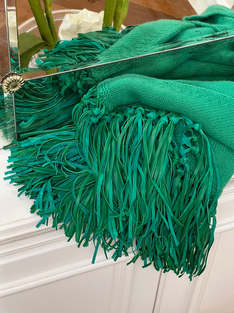 PONCHO CON FRANGE SCAMOSCIATE VERDE PRATO 100% CASHMERE