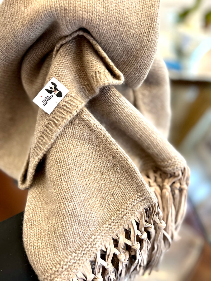 PONCHO CON FRANGE SABBIA | 100% CASHMERE