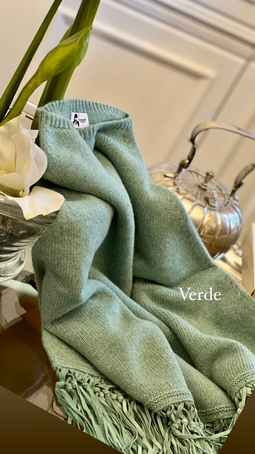 PONCHO CON FRANGE VERDE | 100% CASHMERE